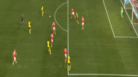 湖人连胜势头强劲，东契奇、里夫斯出色发挥，湖人轻取马刺